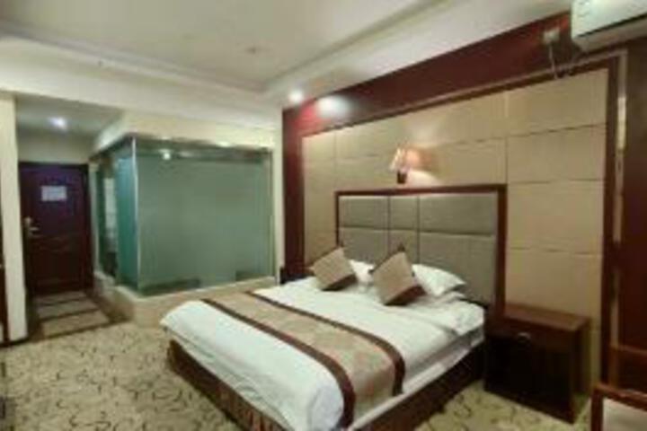 Room 8 of 9