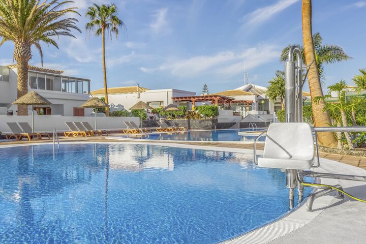 Hotel with Pool