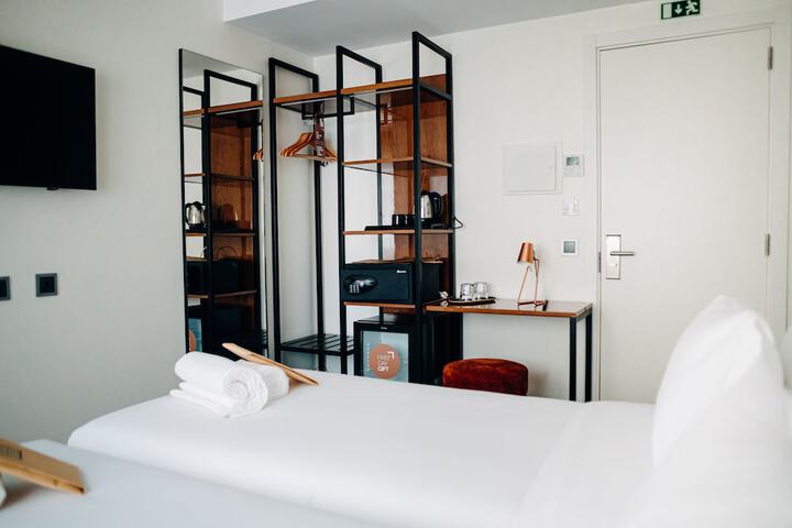 Room 17 of 164