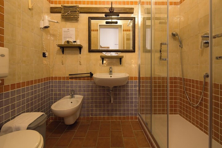 Room 42 of 78