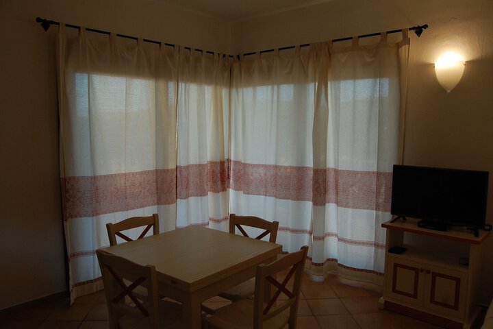 Room 42 of 100