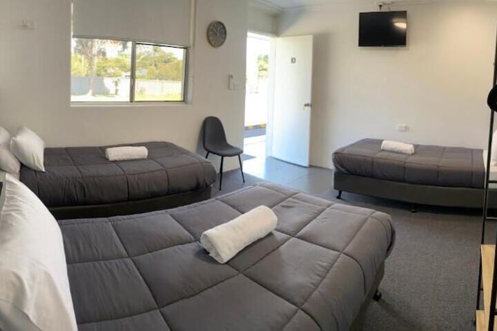 Room 4 of 32