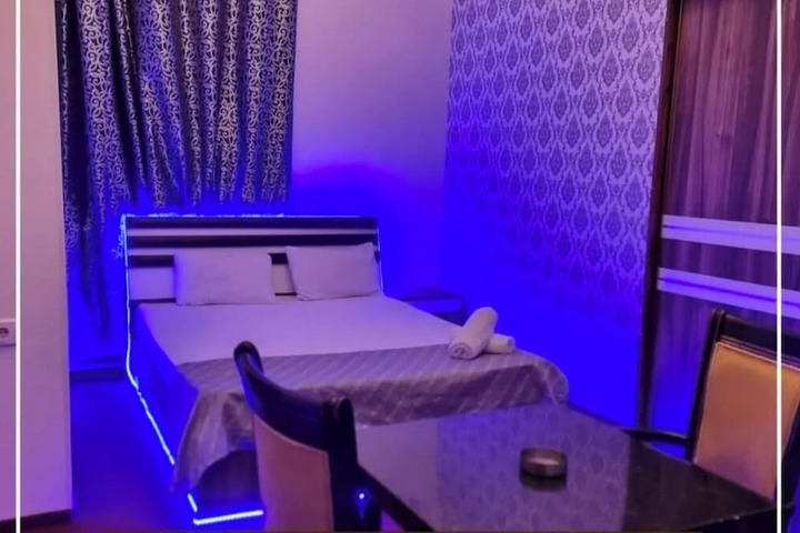 Room 7 of 9