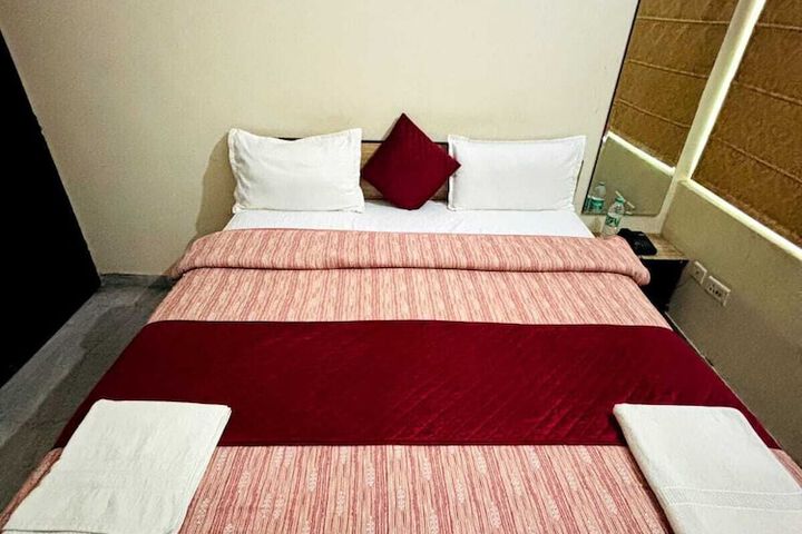 Room 28 of 60