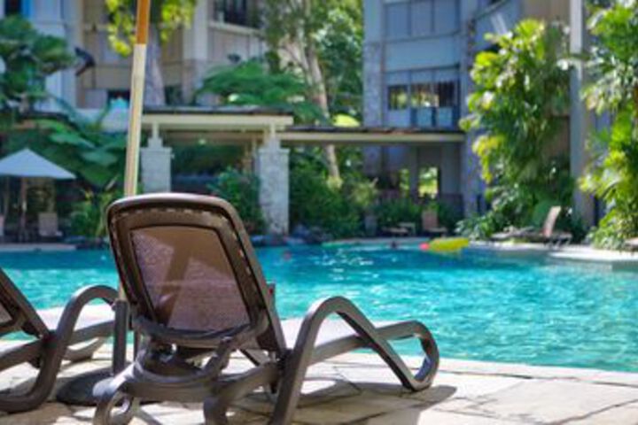 Pool 6 of 8