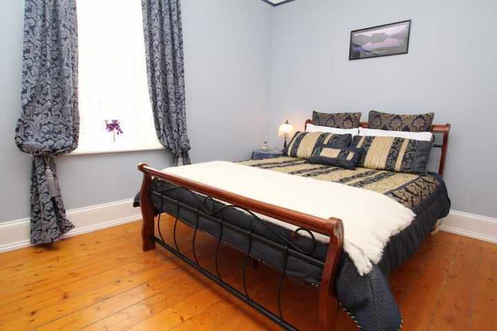 Room 10 of 28