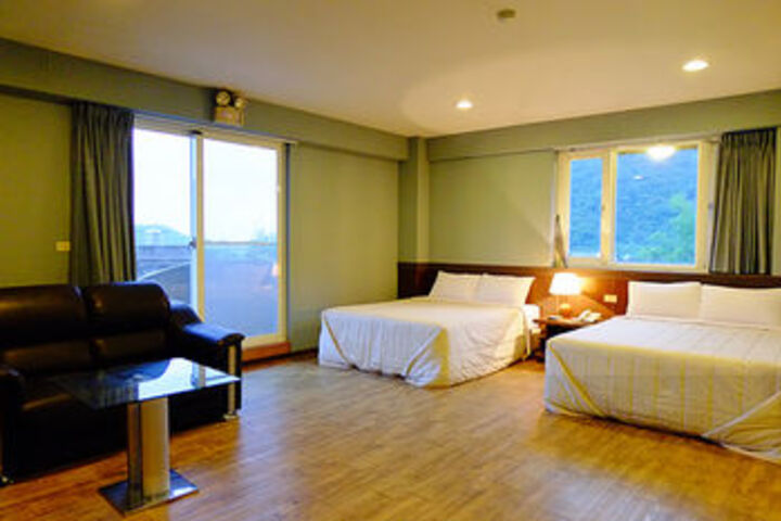 Room 5 of 17