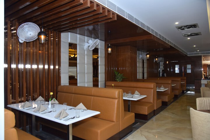 Dining 58 of 77