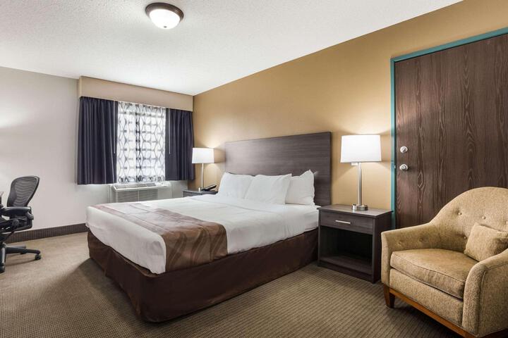 1 King Bed Mobility Accessible (26 of 26)