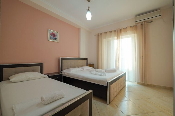 Room 14 of 66