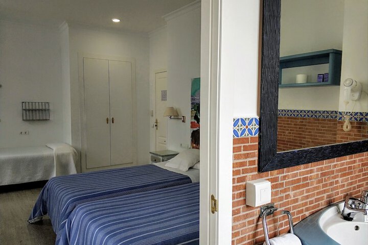 Room 18 of 48
