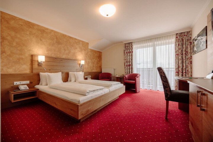 Room 10 of 77