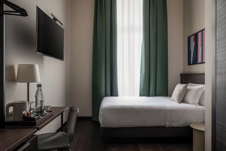 Room 33 of 69
