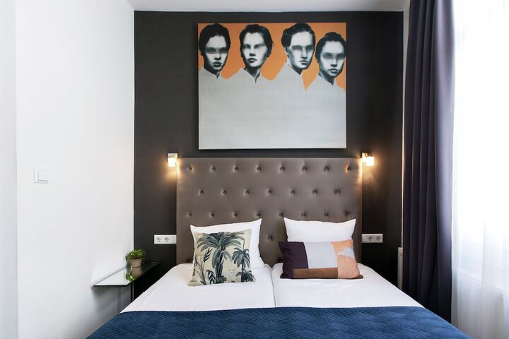 Room 35 of 100