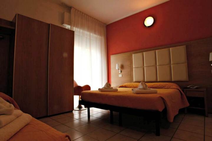 Room 3 of 27