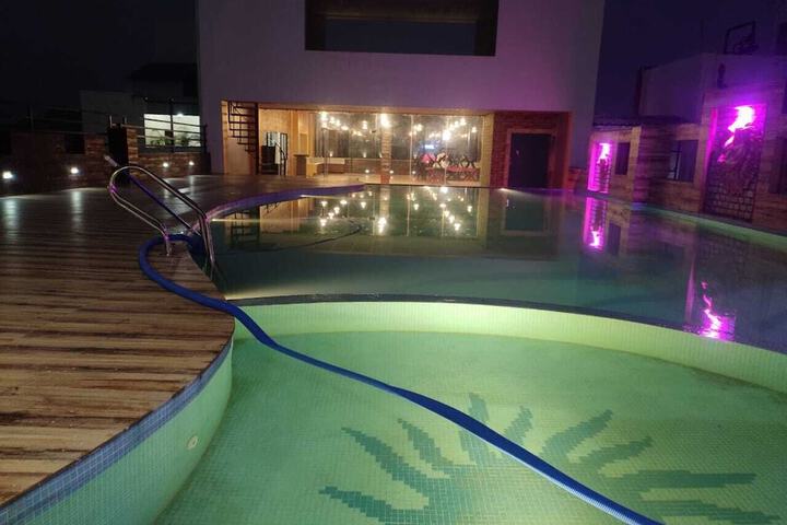 Pool 11 of 23