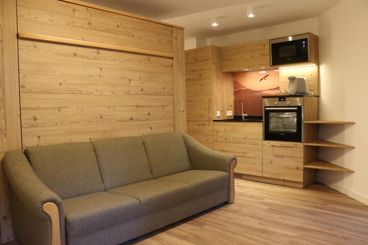 Room 8 of 115