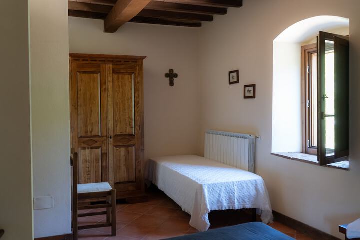 Room 3 of 32