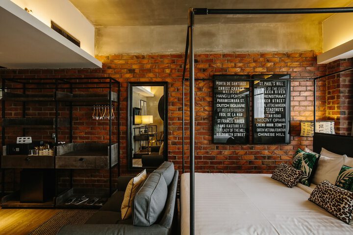 Room 16 of 47