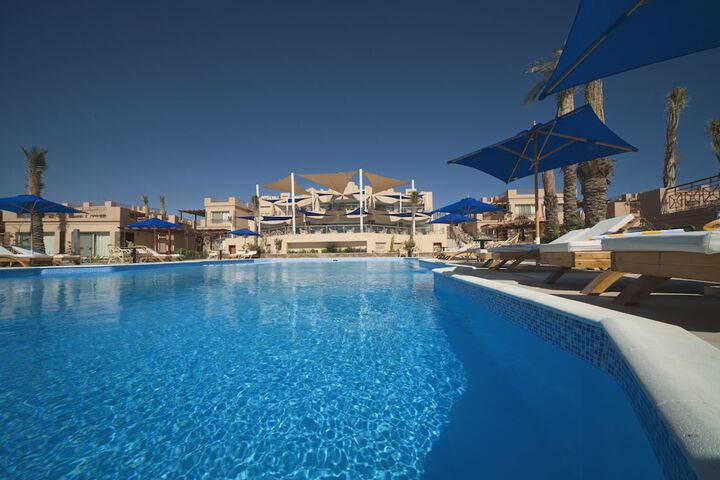 Hotel with Pool