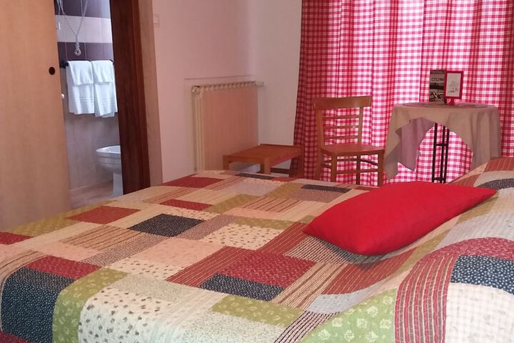 Room 10 of 16