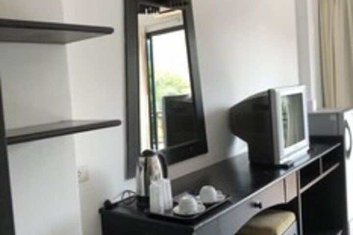Room 17 of 18