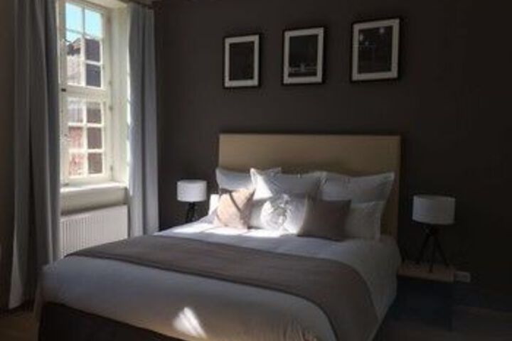 Room 9 of 15