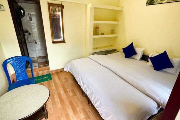 Room 9 of 17