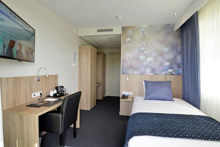 Room 3 of 34