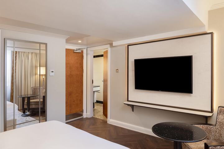 Room 100 of 284