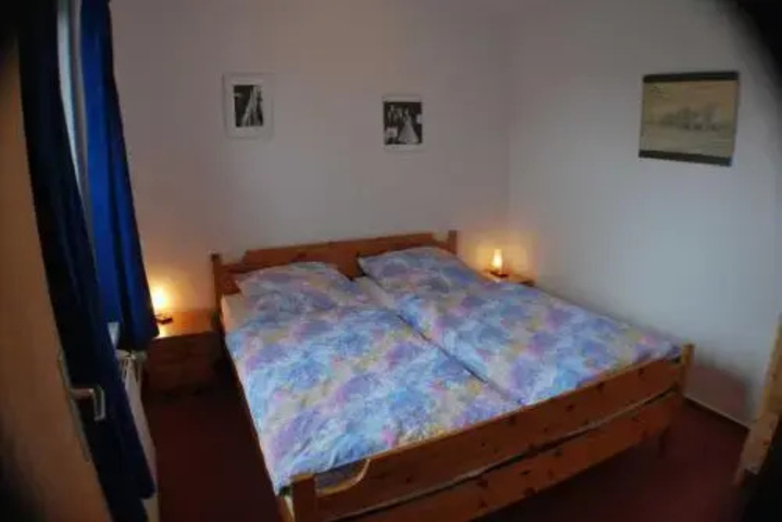 Room 2 of 10