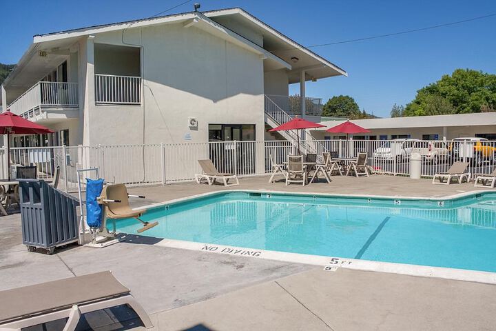 Pool Hotel
