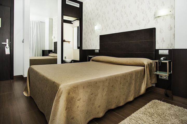 Room 8 of 34