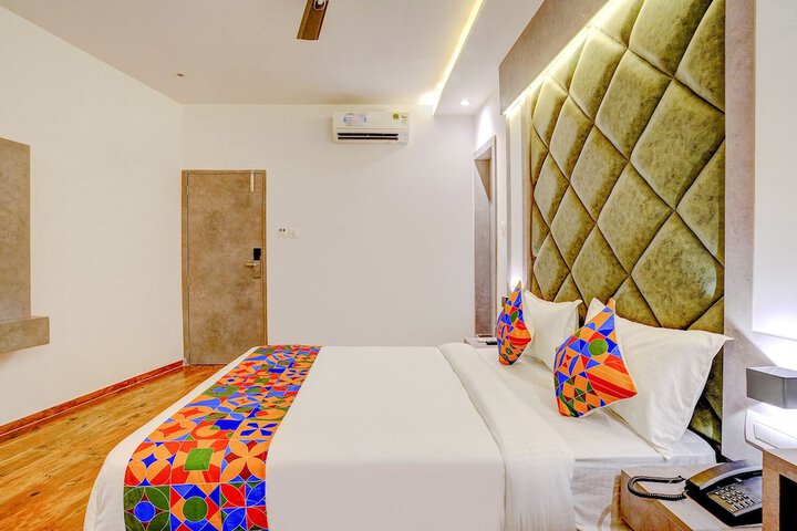 Room 6 of 33