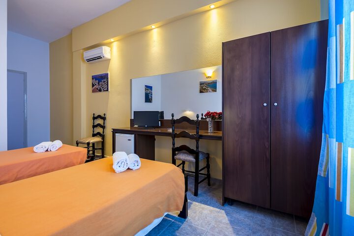Room 3 of 97