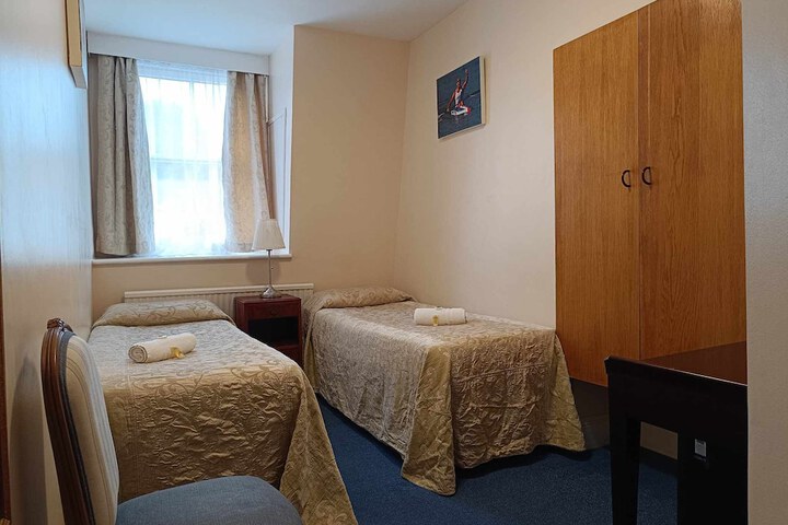 Room 81 of 283