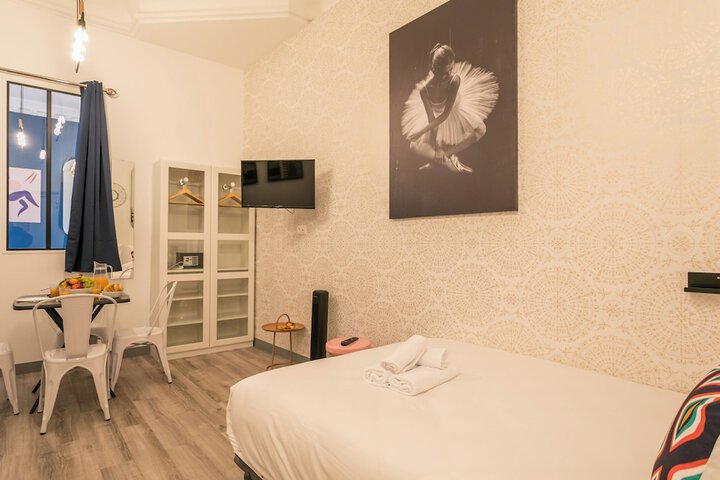 Room 13 of 90