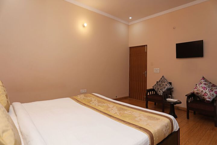 Room 15 of 19