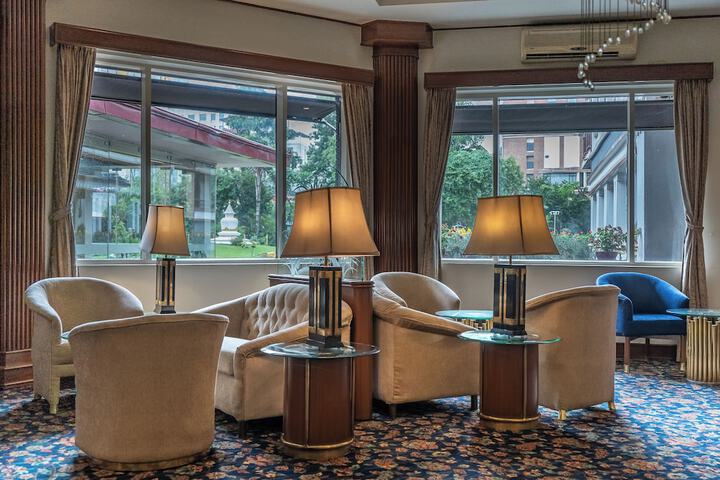 Lounge 163 of 191