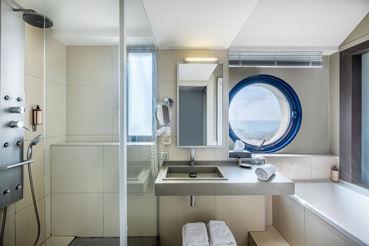 Room 40 of 78