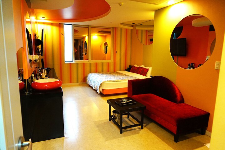 Room 17 of 54