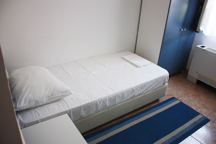 Room 3 of 92