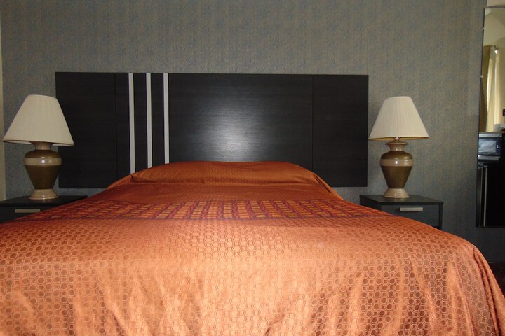 1 Queen Bed (20 of 22)