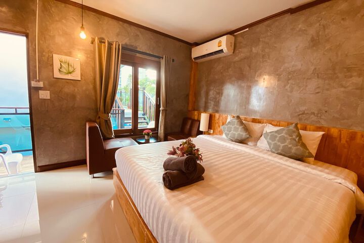Room 11 of 80