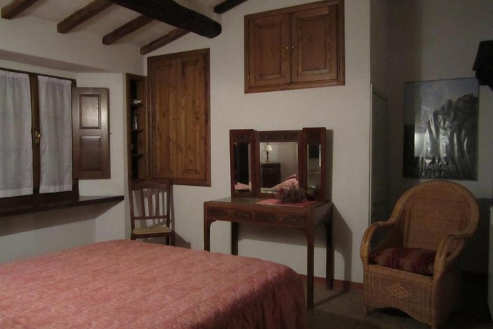 Room 5 of 12