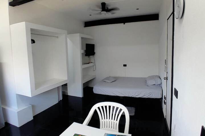 Room 3 of 6