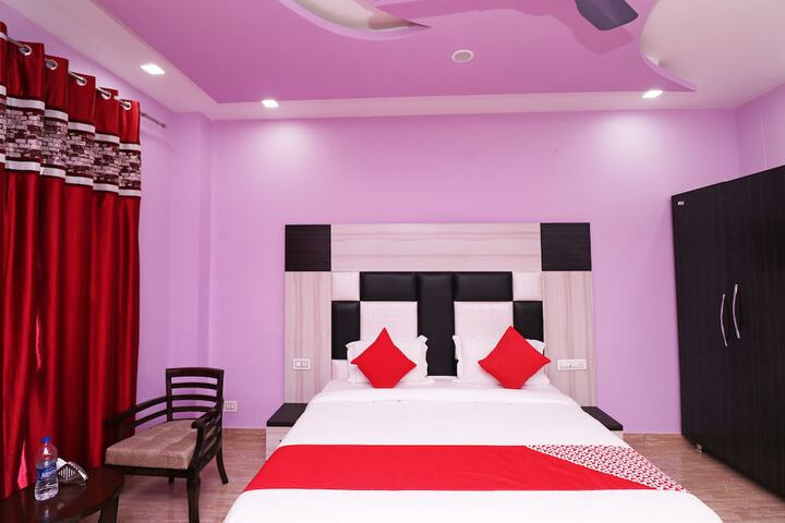 Room 7 of 18