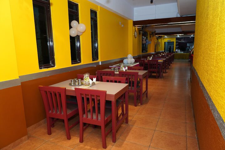 Dining 9 of 18