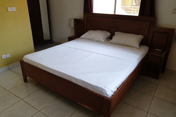 Room 10 of 104