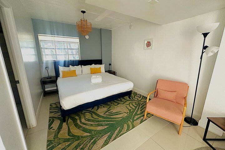 1 King Bed (3 of 15)